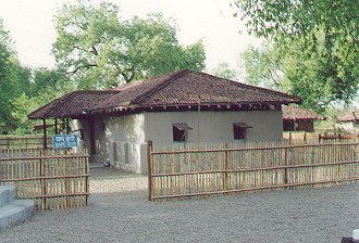 bapukutir1.jpg (29797 bytes)